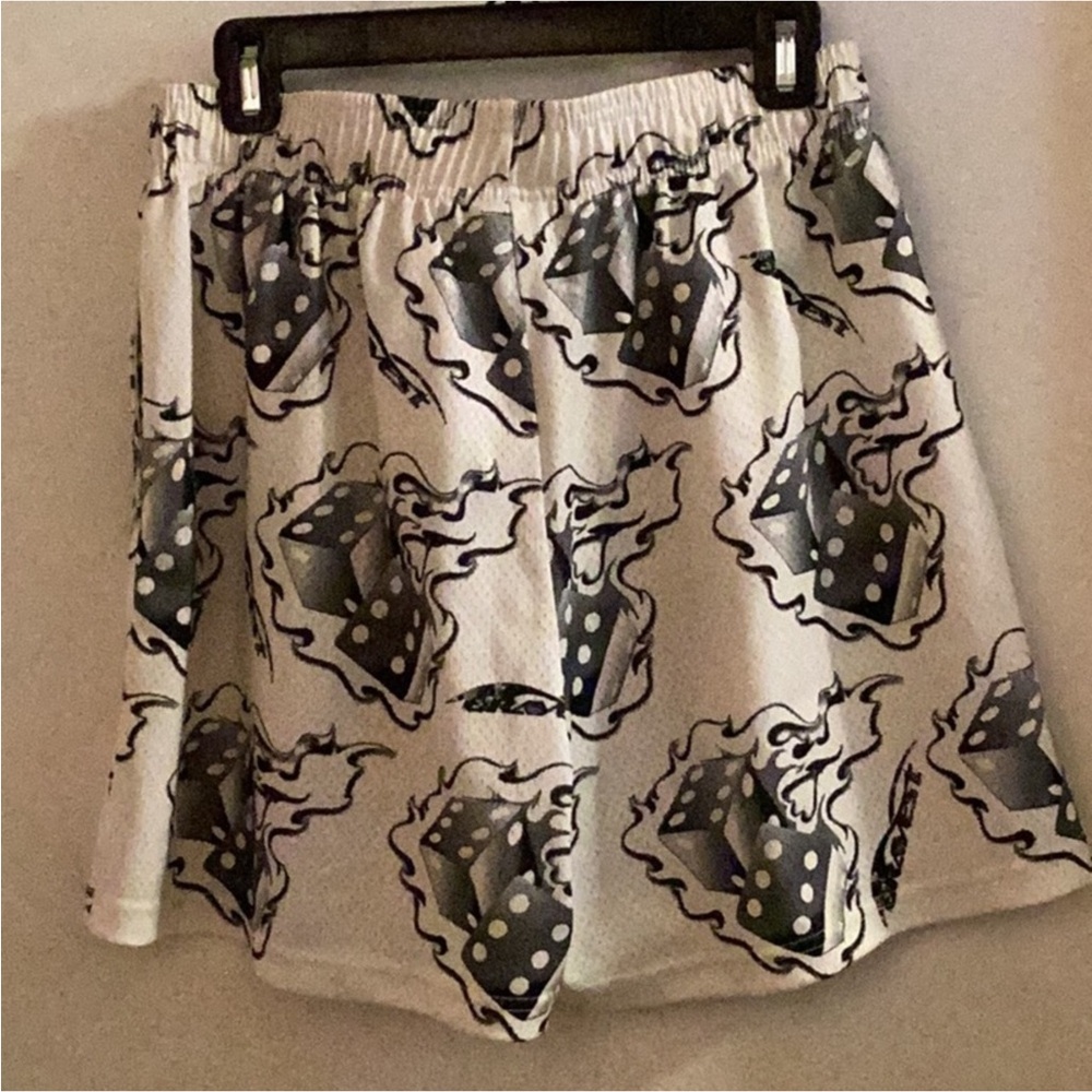 Men’s Bravest Studios Patterned Flames Fire Dice Shorts Size Large - Picture 4 of 5